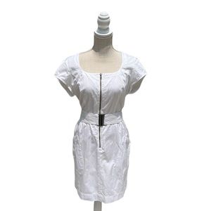 White cotton dress. Cap sleeves, pockets. Front zipper with belt in gun metal